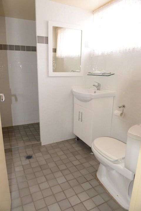 Ardeanal Motel - Lightning Ridge Tourism 10