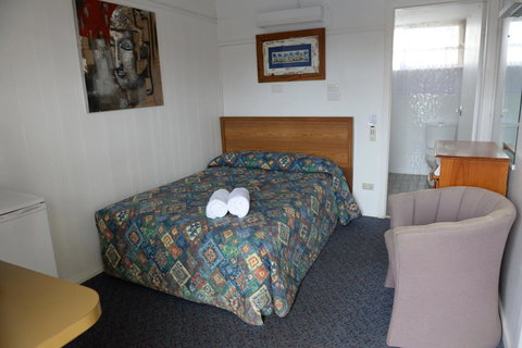 Ardeanal Motel - Lightning Ridge Tourism 23