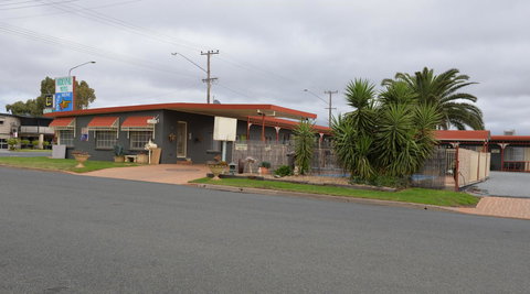 Ardeanal Motel - Lightning Ridge Tourism 5