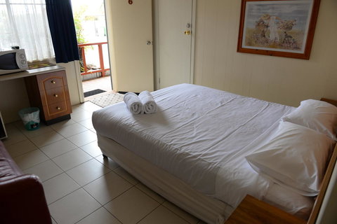 Ardeanal Motel - Lightning Ridge Tourism 17