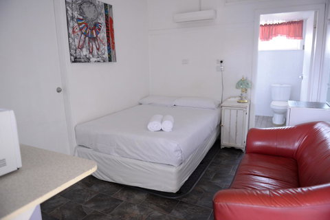 Ardeanal Motel - Lightning Ridge Tourism 26