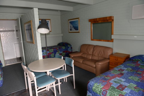 Ardeanal Motel - Lightning Ridge Tourism 42