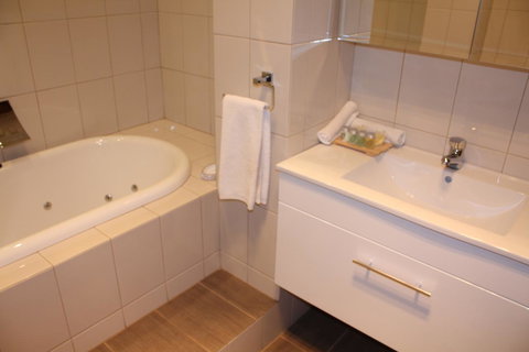 BIG4 Stuart Range Outback Resort - Lightning Ridge Tourism 7