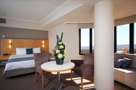 Stamford Grand Adelaide - Lightning Ridge Tourism 3