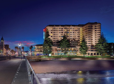 Stamford Grand Adelaide - Lightning Ridge Tourism 7