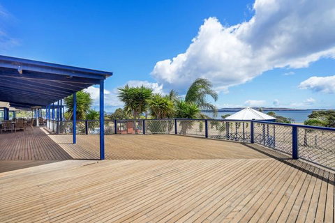 Doyles On The Bay - Lightning Ridge Tourism 9