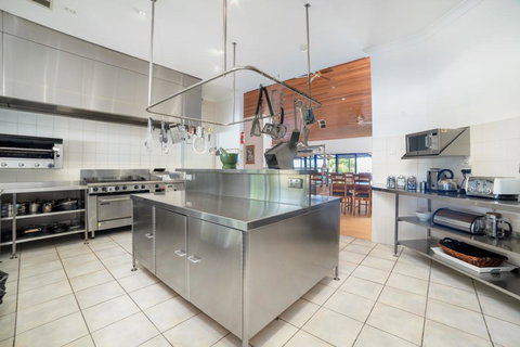 Doyles On The Bay - Lightning Ridge Tourism 10