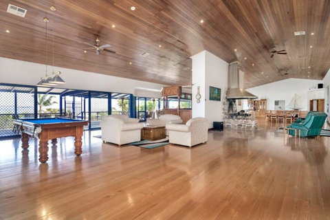 Doyles On The Bay - Lightning Ridge Tourism 15