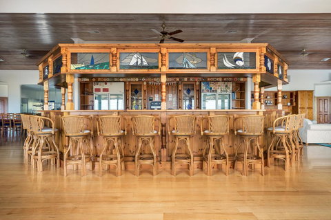 Doyles On The Bay - Lightning Ridge Tourism 17