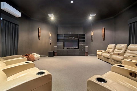 Doyles On The Bay - Lightning Ridge Tourism 18