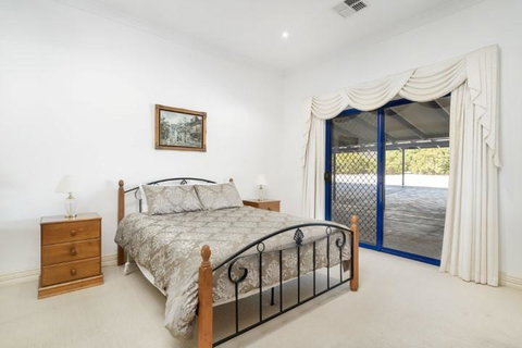 Doyles On The Bay - Lightning Ridge Tourism 25