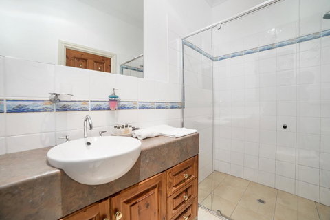 Doyles On The Bay - Lightning Ridge Tourism 28