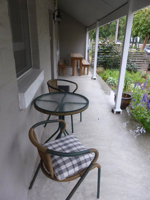 Penzance Cottage Glenelg - Lightning Ridge Tourism 1