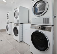 Charlestown Executive Apartments - Lightning Ridge Tourism