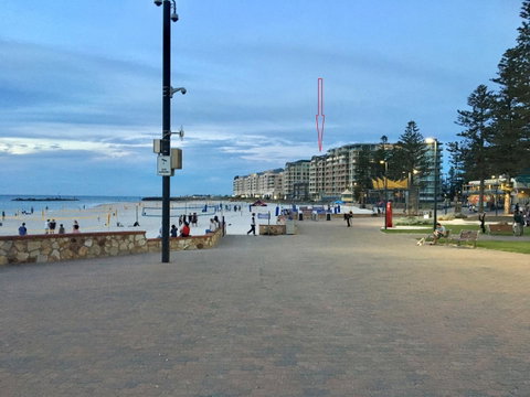 Beachside Luxury Getaway In Glenelg - Lightning Ridge Tourism 17