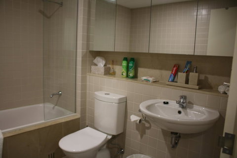 Beachside Luxury Getaway In Glenelg - Lightning Ridge Tourism 11