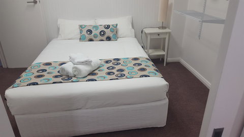 Aart Apartments - Lightning Ridge Tourism 13