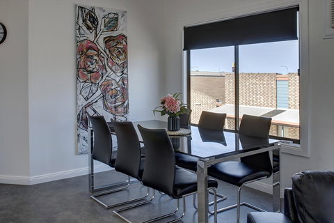 Aart Apartments - Lightning Ridge Tourism 20