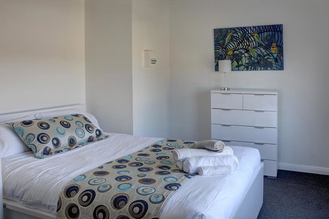 Aart Apartments - Lightning Ridge Tourism 24