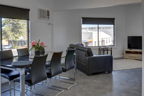 Aart Apartments - Lightning Ridge Tourism 23