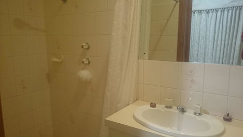 Gaerwood B&B - Lightning Ridge Tourism 12