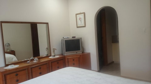 Gaerwood B&B - Lightning Ridge Tourism 6