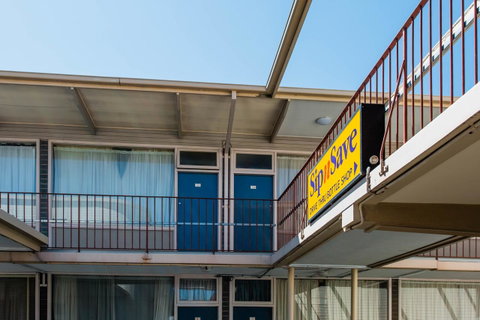Bay Motel Hotel - Lightning Ridge Tourism 8