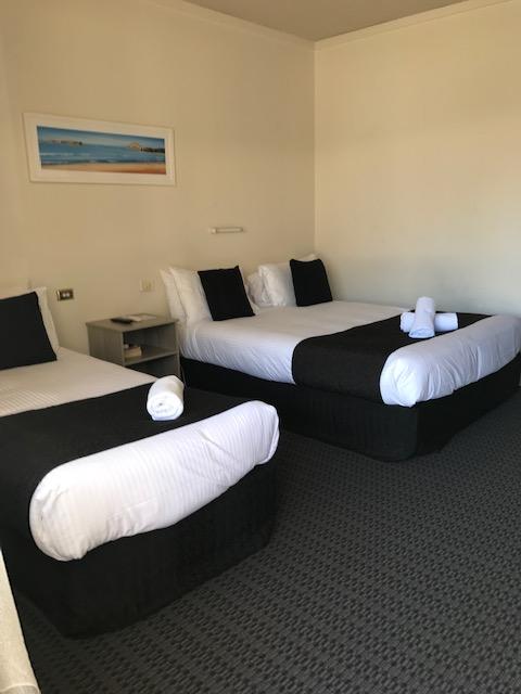 Bay Motel Hotel - Lightning Ridge Tourism 4