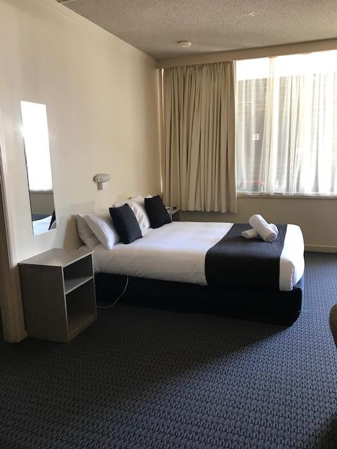 Bay Motel Hotel - Lightning Ridge Tourism 5