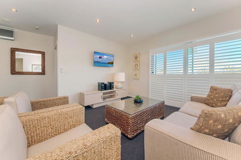 Pacific Blue 278-265 Sandy Pt Rd- Dual Key Access, Wifi, Linen And Air Conditioning - Lightning Ridge Tourism 4