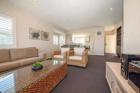Pacific Blue 278-265 Sandy Pt Rd- Dual Key Access, Wifi, Linen And Air Conditioning - Lightning Ridge Tourism 5
