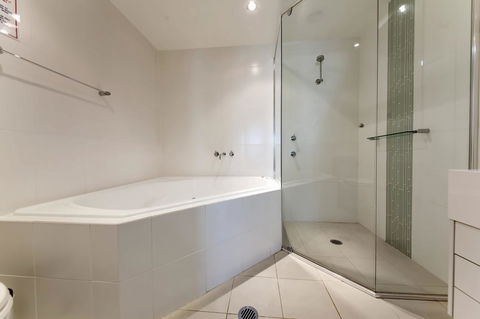 Pacific Blue 278-265 Sandy Pt Rd- Dual Key Access, Wifi, Linen And Air Conditioning - Lightning Ridge Tourism 11