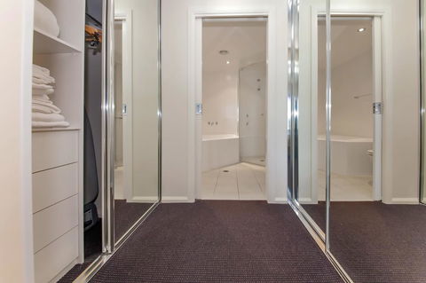 Pacific Blue 278-265 Sandy Pt Rd- Dual Key Access, Wifi, Linen And Air Conditioning - Lightning Ridge Tourism 13