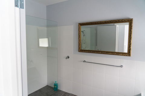 Gawler Townhouse 3 Bedroom - Lightning Ridge Tourism 32
