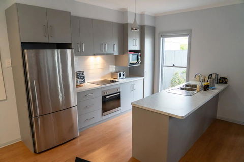 Gawler Townhouse 3 Bedroom - Lightning Ridge Tourism 3