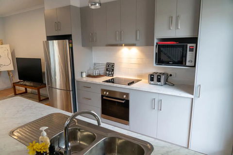 Gawler Townhouse 3 Bedroom - Lightning Ridge Tourism 2