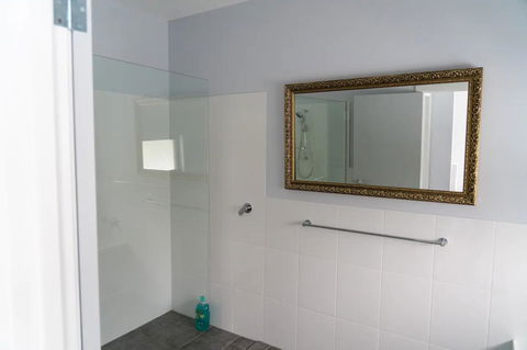 Gawler Townhouse 3 Bedroom - Lightning Ridge Tourism 6