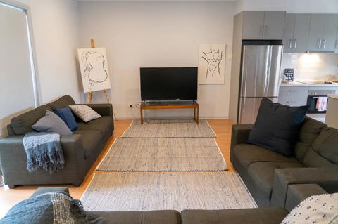 Gawler Townhouse 3 Bedroom - Lightning Ridge Tourism 0