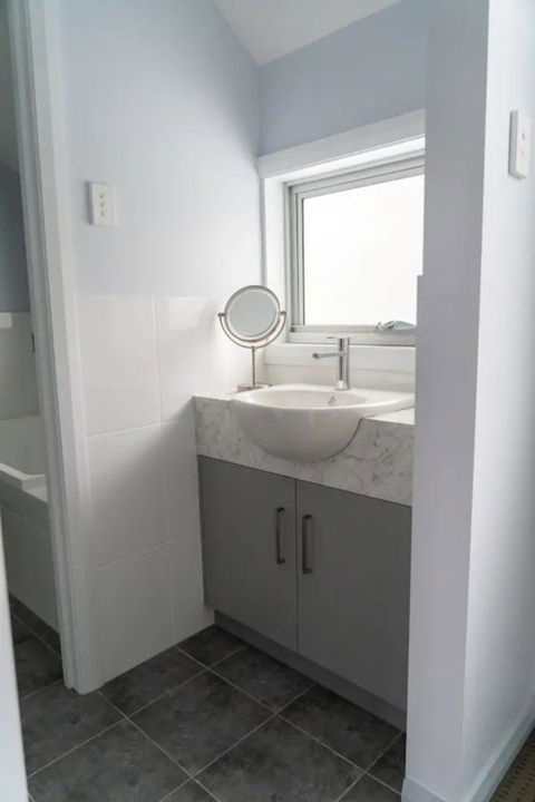 Gawler Townhouse 3 Bedroom - Lightning Ridge Tourism 13