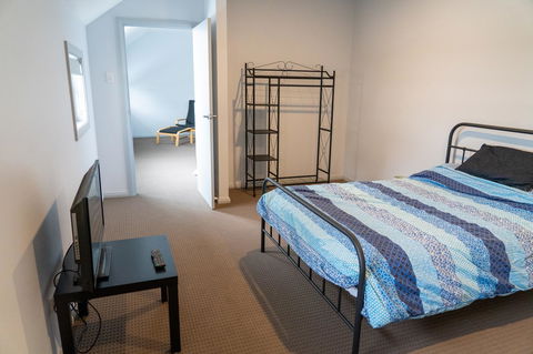 Gawler Townhouse 3 Bedroom - Lightning Ridge Tourism 28