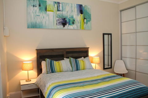 Smugglers Inn Studio Apartments - Lightning Ridge Tourism 12