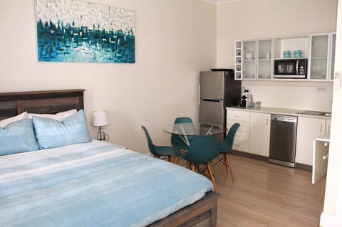 Smugglers Inn Studio Apartments - Lightning Ridge Tourism 4