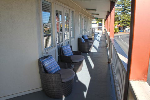 Smugglers Inn Studio Apartments - Lightning Ridge Tourism 1
