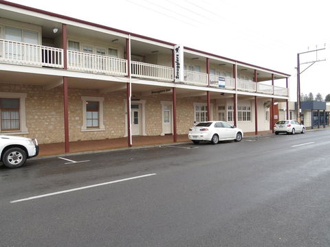 Smugglers Inn Studio Apartments - Lightning Ridge Tourism 10