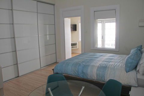 Smugglers Inn Studio Apartments - Lightning Ridge Tourism 6