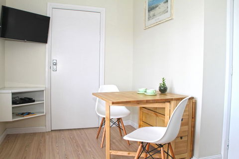 Smugglers Inn Studio Apartments - Lightning Ridge Tourism 14