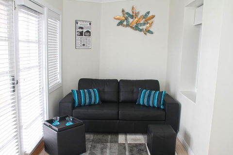Smugglers Inn Studio Apartments - Lightning Ridge Tourism 3