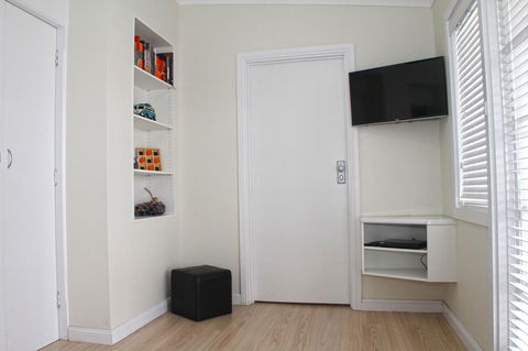 Smugglers Inn Studio Apartments - Lightning Ridge Tourism 7