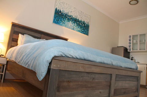 Smugglers Inn Studio Apartments - Lightning Ridge Tourism 9