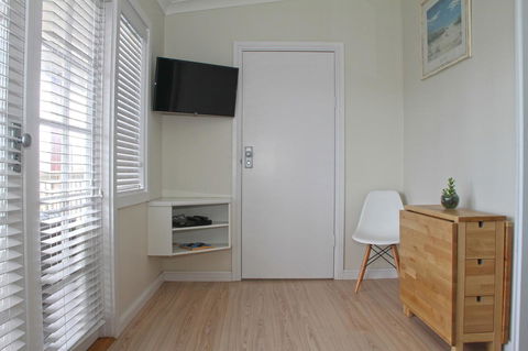 Smugglers Inn Studio Apartments - Lightning Ridge Tourism 17